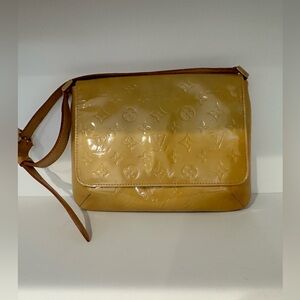 Louis Vuitton preloved Thompson street beige yellow patent leather shoulder bag